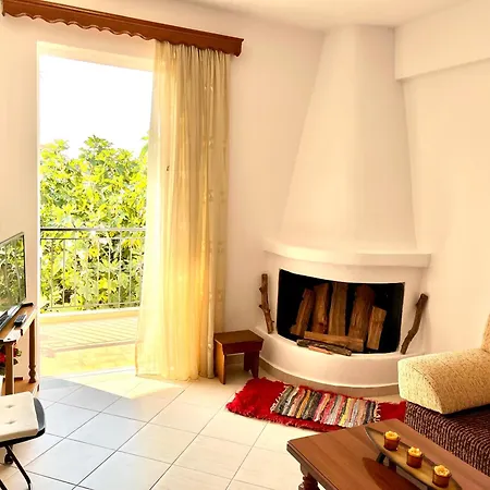 Holiday home Tsaousi