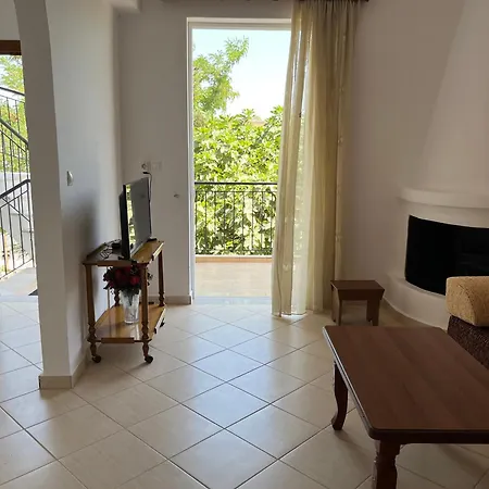 Holiday home Tsaousi
